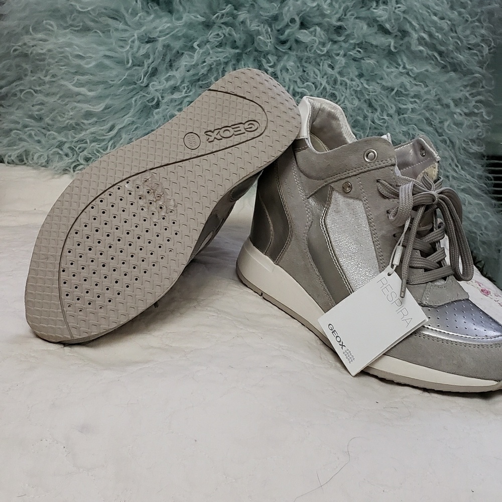 Wedge sneakers